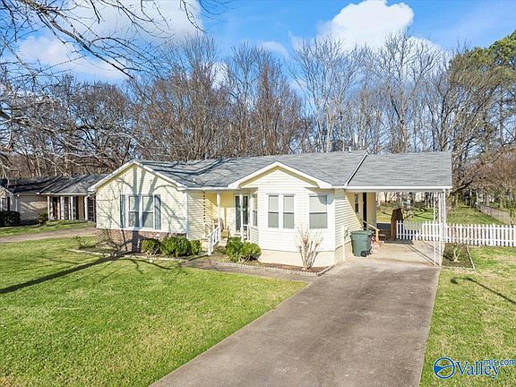 2nd image of 1502 Ravenwood Cir SE