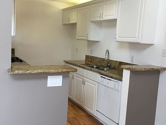 3rd image of 21529 Saticoy St APT 215