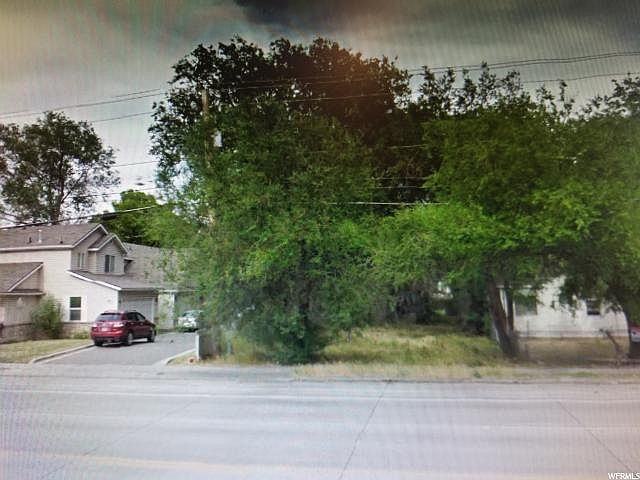 2nd image of 578 N Redwood Rd