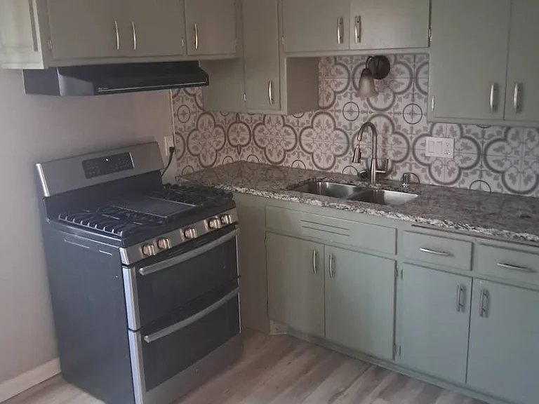 7900 W Potomac Ave — Photo 19