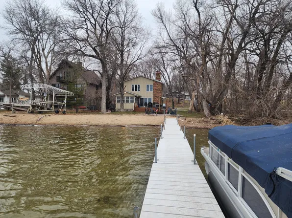 7757 N Shore Cir N, Forest Lake, MN 55025