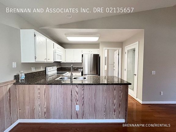 4th image of 2425 Cranston Dr Unit 8