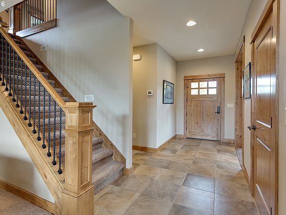 2nd image of 848 NE Sunrise Ln