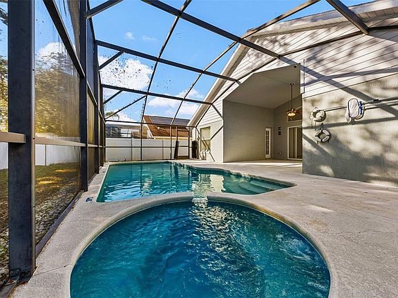 2nd image of 2627 Oneida Loop