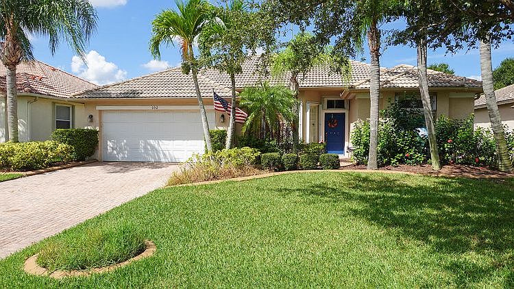 1st image of 552 NW Waverly Cir