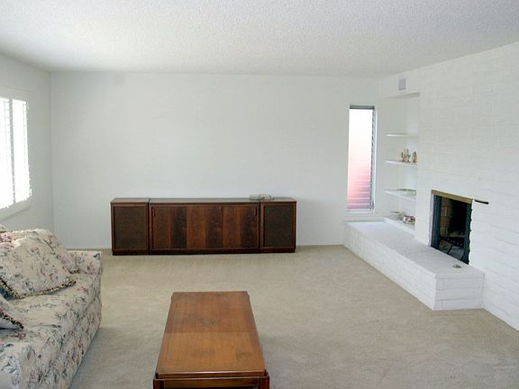 2nd image of 2900 Baker St