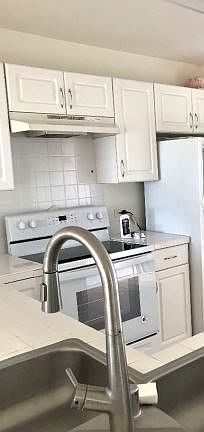 2nd image of 75-6081 Alii Dr APT Aa104