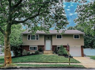 15 Karen Pl, Commack, NY 11725
