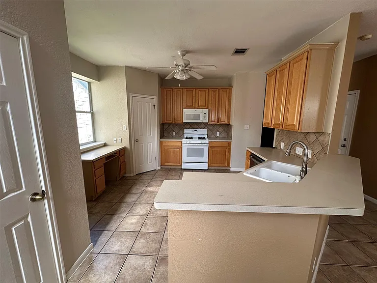 9212 Sommerland Way — Photo 5
