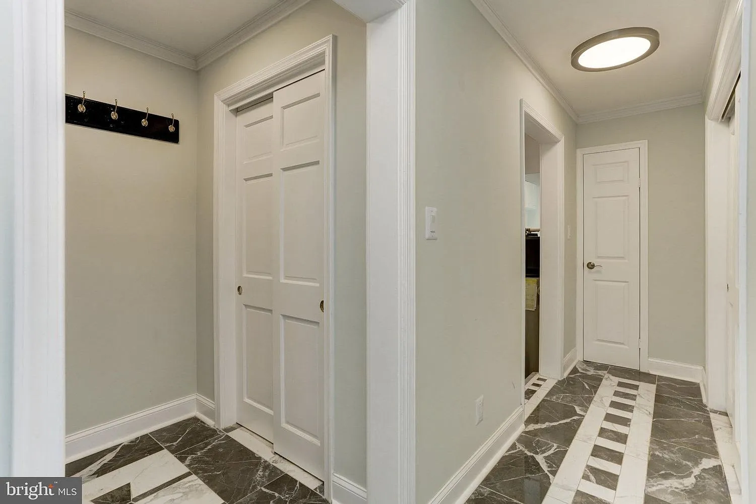 3 bed, 1914 sqft, $3,750 — Photo 3