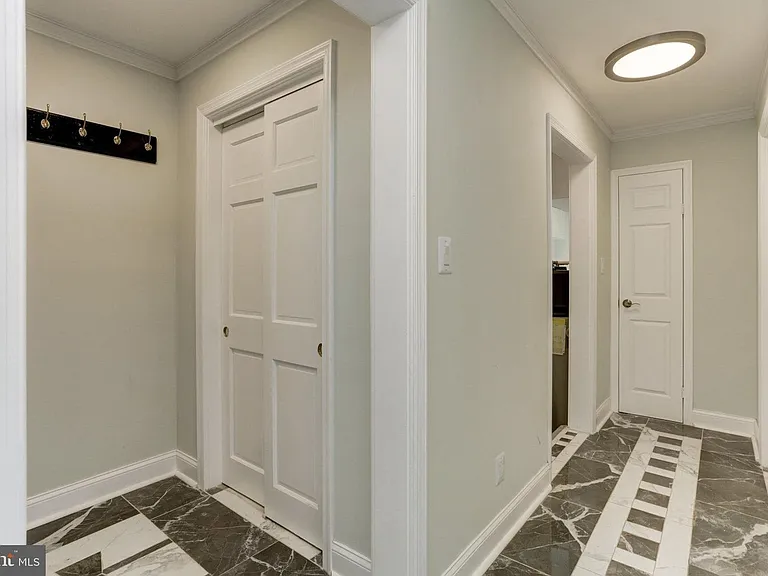 507 Duvall Ln — Photo 3