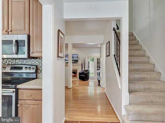 3rd image of 6703 Surreywood Ln