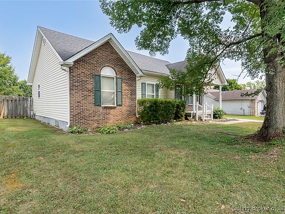 3rd image of 913 Marquise Court