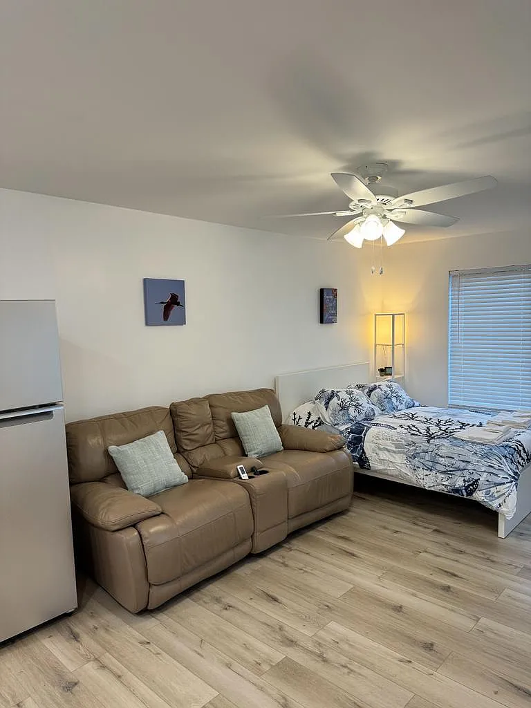 Studio, 330 sqft, $1,800 — Photo 2