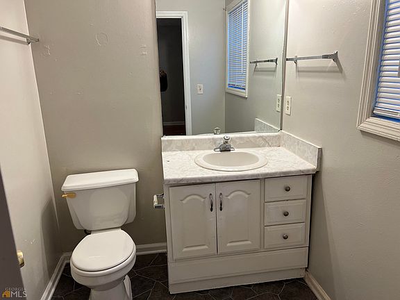2nd image of 4001 Hawthorne Cir SE APT 2