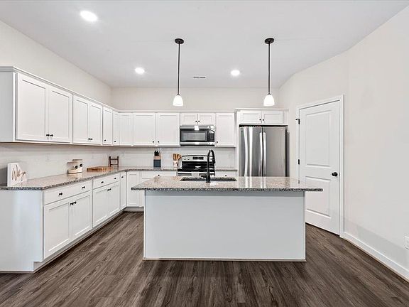 4th image of 101 Steppville Garden Dr