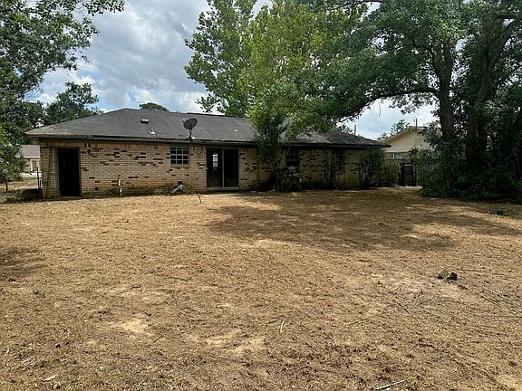 3rd image of 4040 Sheridan Dr