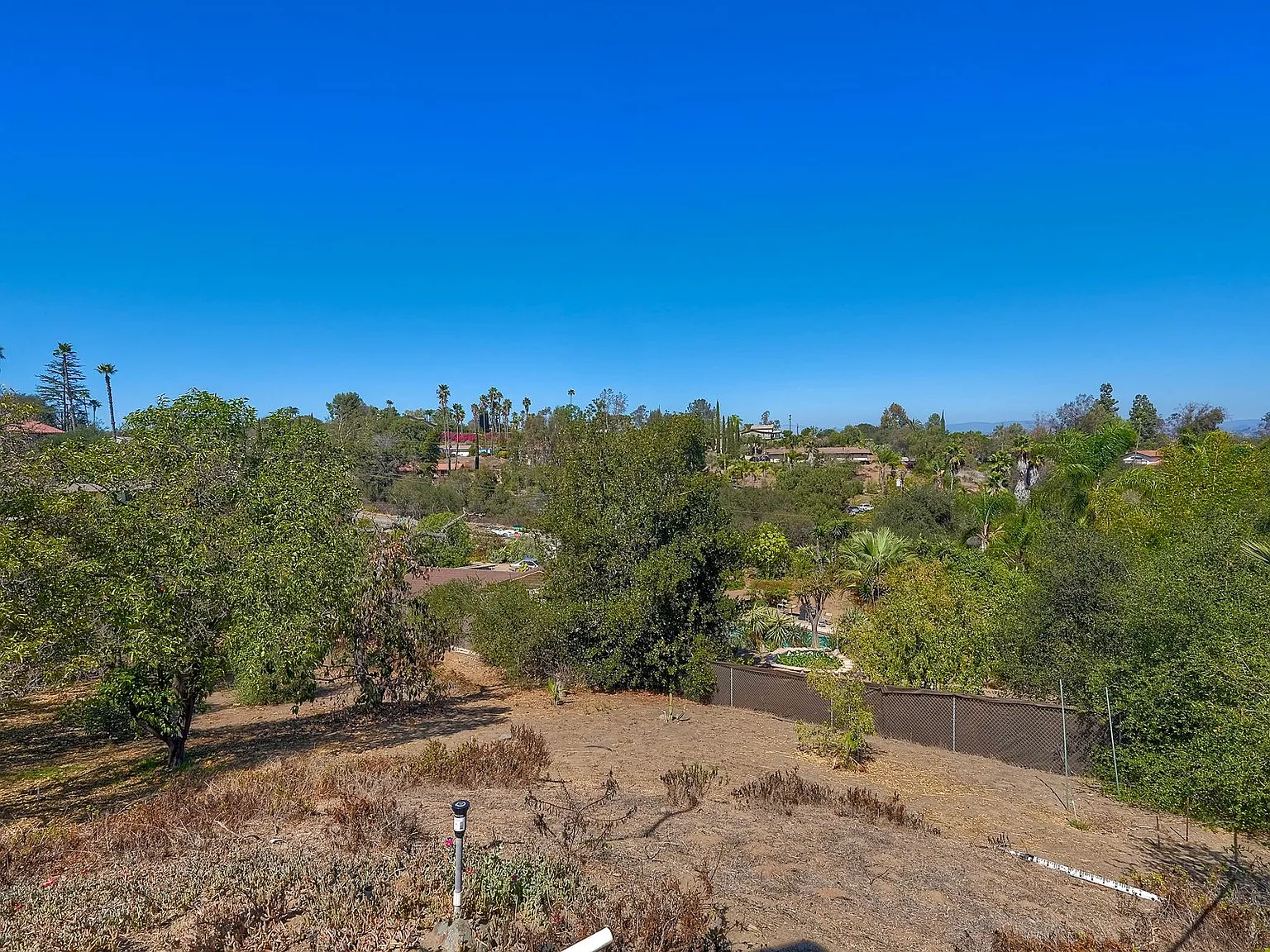 4 bed, 2070 sqft, $4,950 — Photo 4