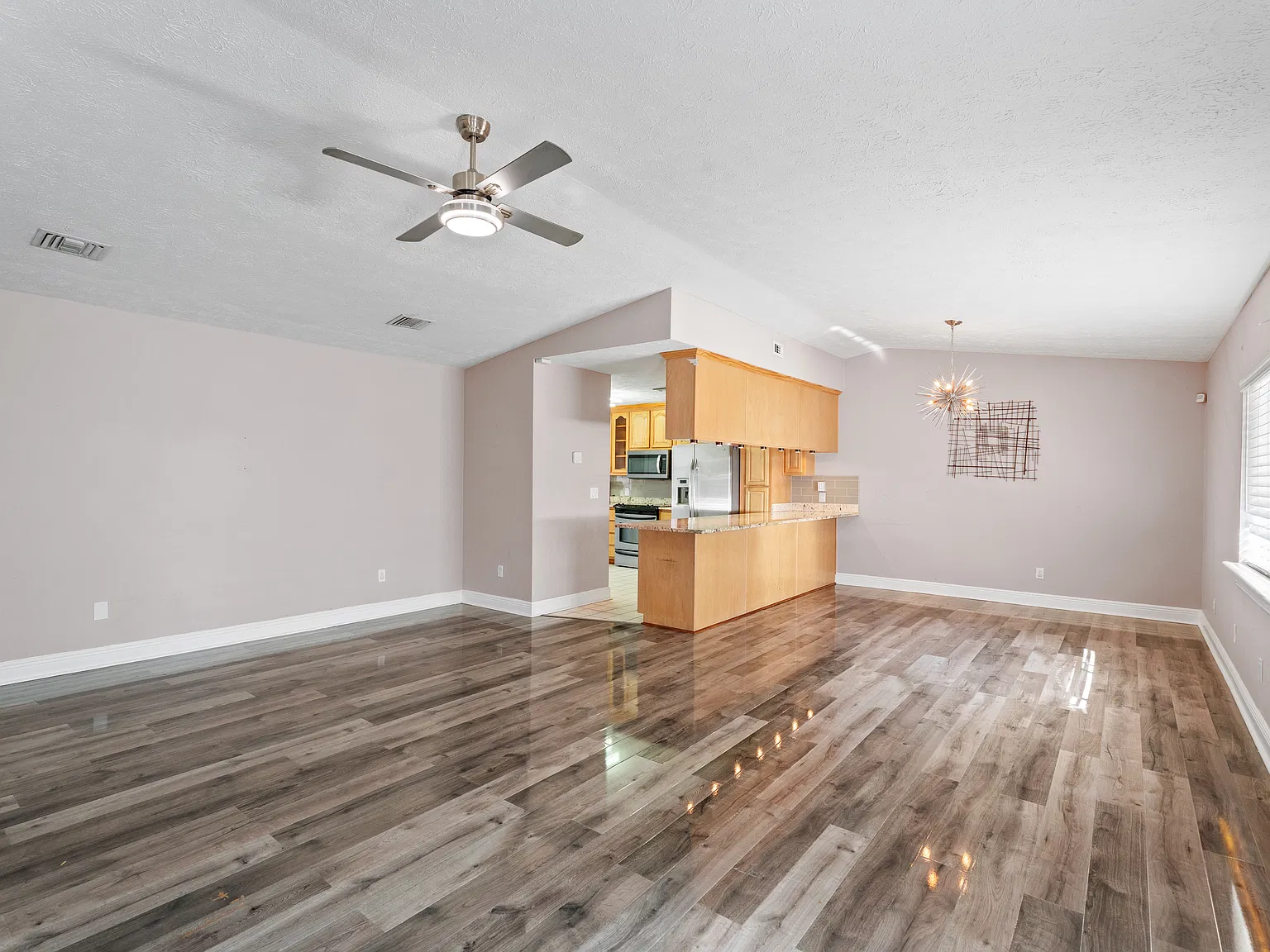 2 bed, 1692 sqft, $2,100 — Photo 3