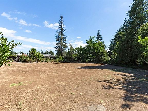 4th image of 718 Belden Dr