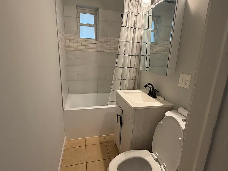843 N Francisco Ave #1F — Photo 9