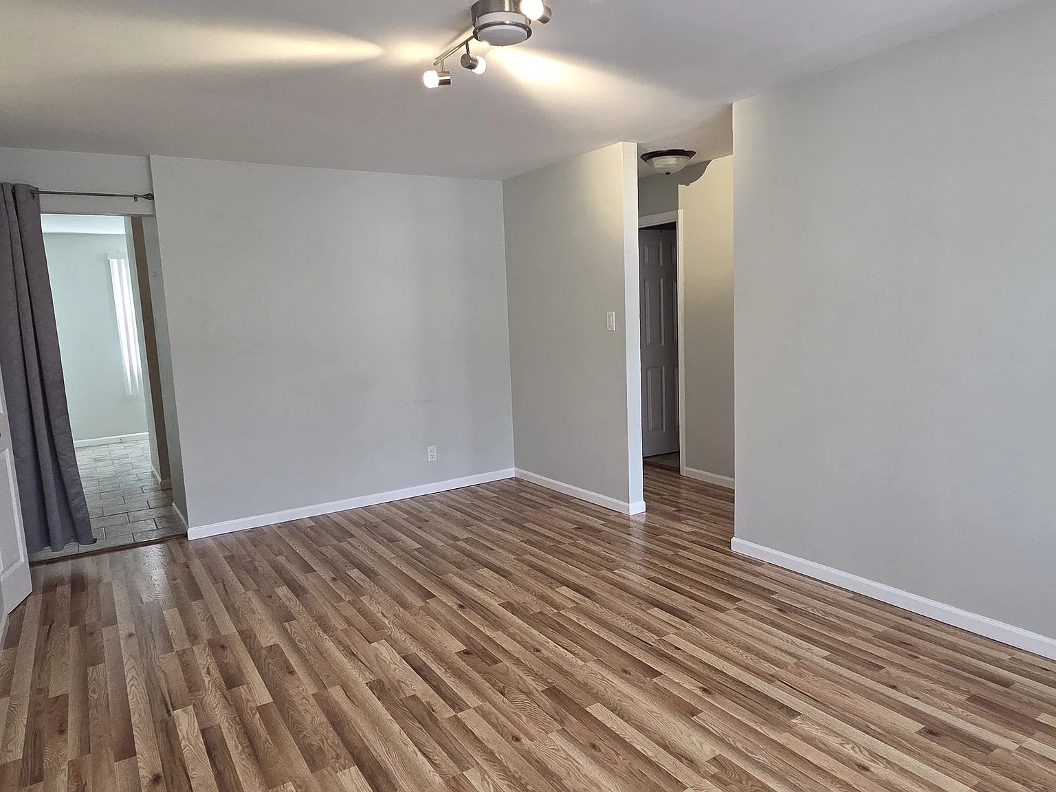 2 bed, 850 sqft, $1,350 — Photo 3