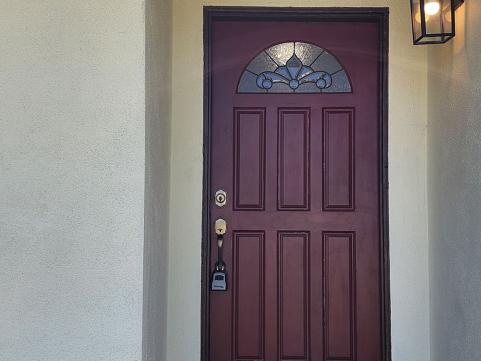 1st image of 827 N Jasmine Ave