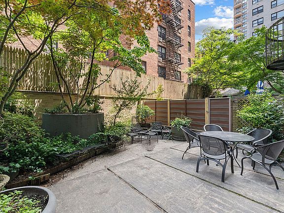 4th image of 333 E 69th St #Townhouse 1