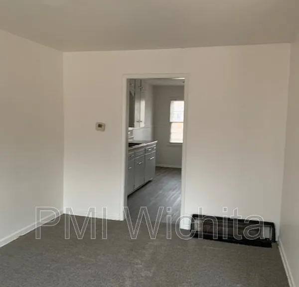 2301 S Belmont St — Photo 2