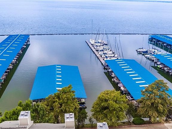 4th image of 460A Yacht Club Dr #A