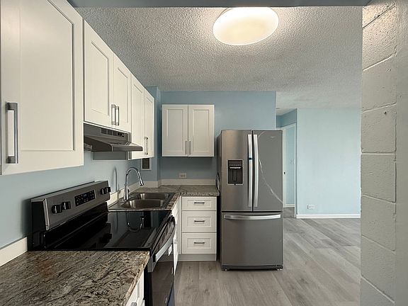 2nd image of 1440 Ward Ave APT 402
