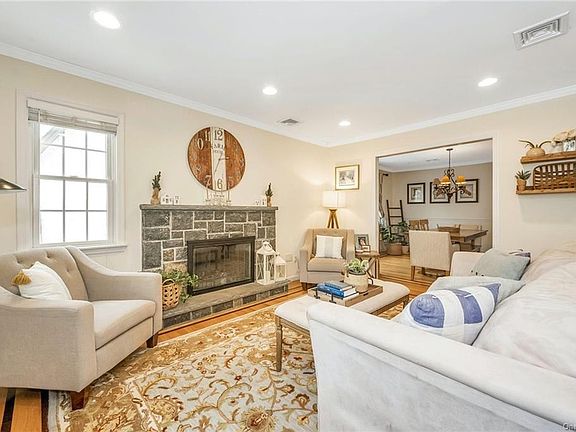 3rd image of 15 Underhill Pl