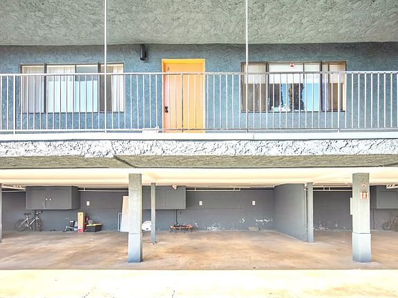 2nd image of 113 N Grand Oaks Ave