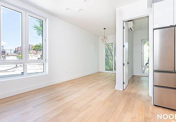 3rd image of 987 Bedford Ave #2B