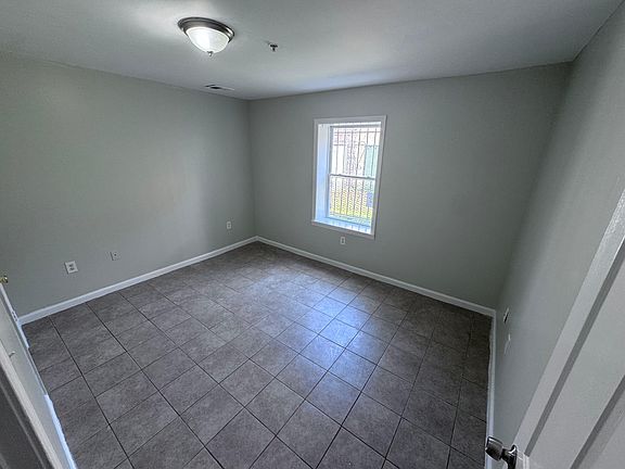 4th image of 132 Fabyan Pl #1F