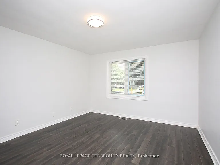 1 Barnes Cres — Photo 19