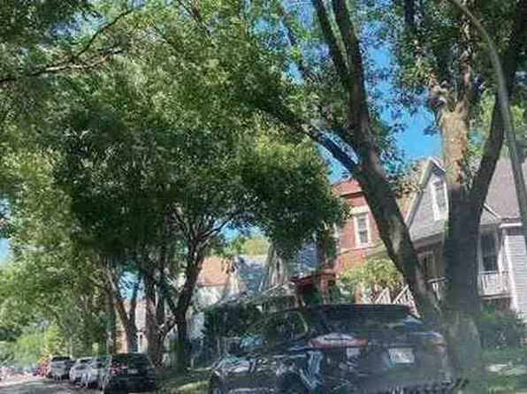 7823 S Marquette Ave, Chicago, IL 60649