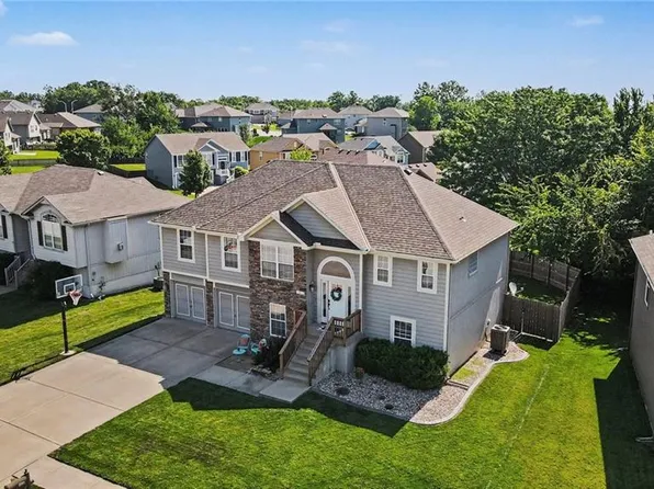 8427 N Kensington Ave, Kansas City, MO 64156