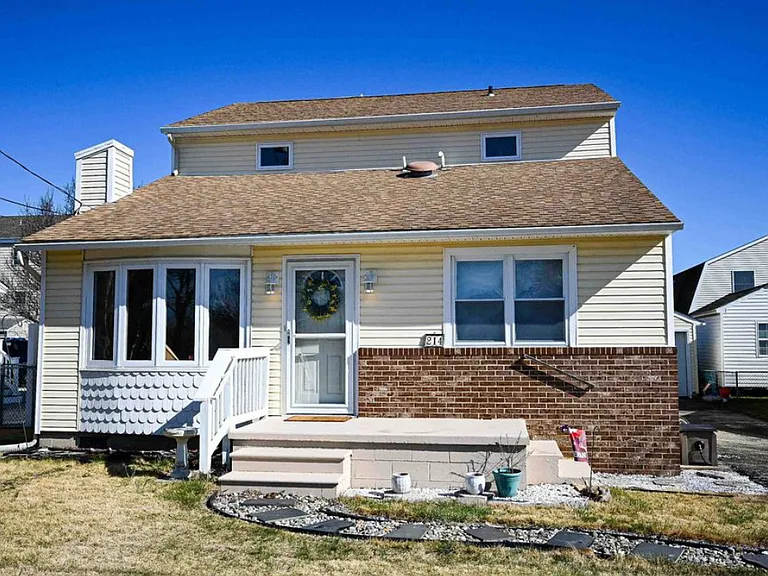 214 Sunray Rd — Photo 1