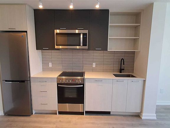 4th image of 2306 Saint Clair Ave W #407