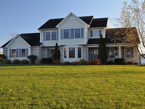 2nd image of 823 Bannerwood Dr