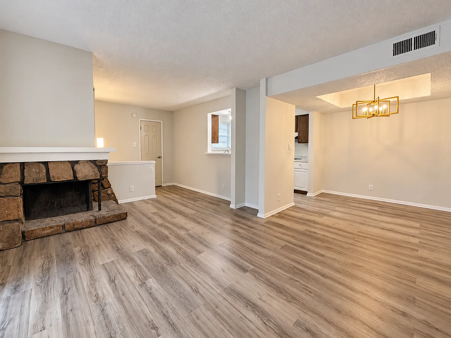 Royal Oak Condominiums — Photo 4
