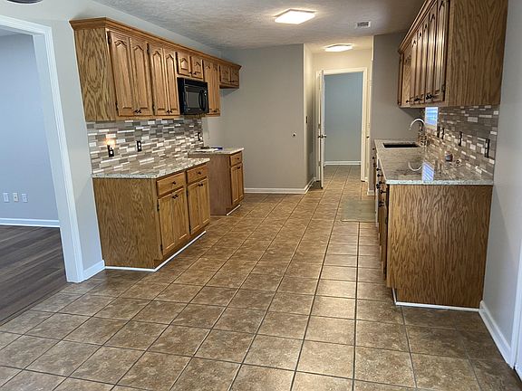 3rd image of 814 Granite Dr
