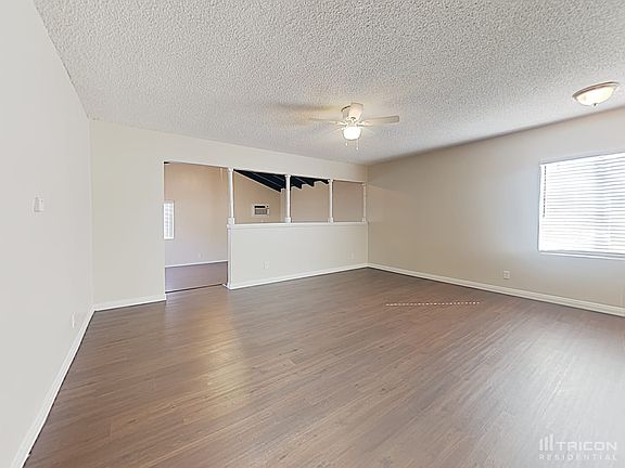 5th image of 9547 Woodford St