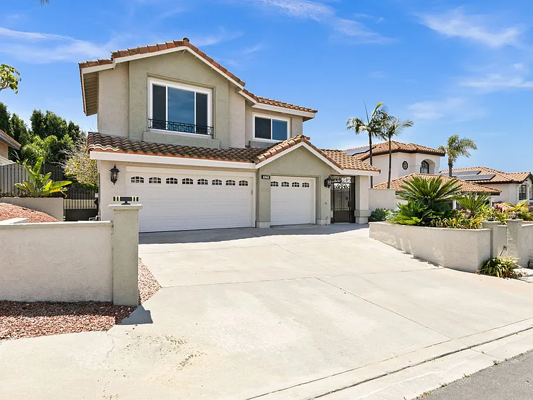 1068 Pacific Hill St — Photo 3