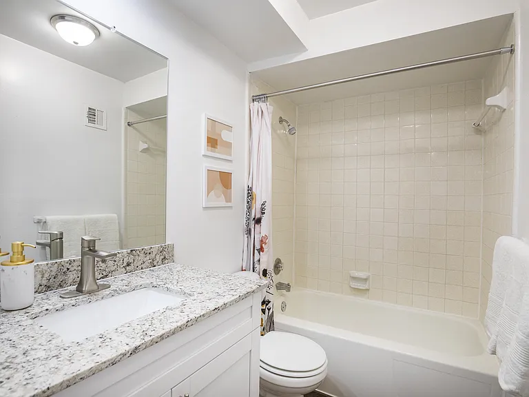 Del Oro Apartment Homes — Photo 14