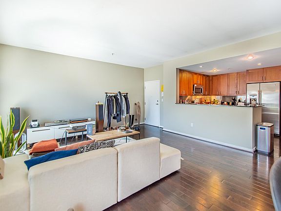 4th image of 350 Broderick St APT 413