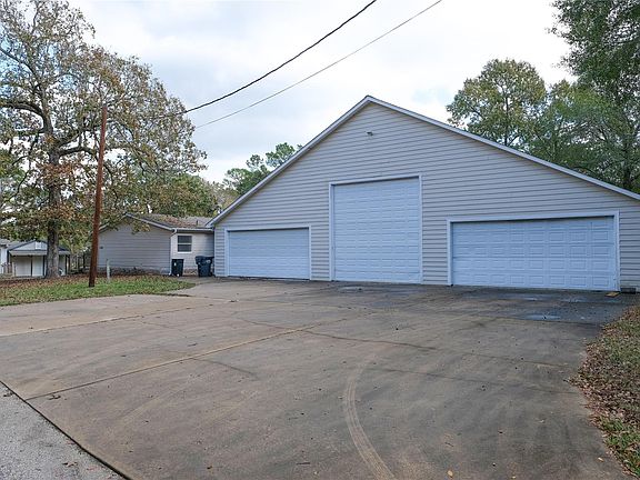 2nd image of 170 W Crk