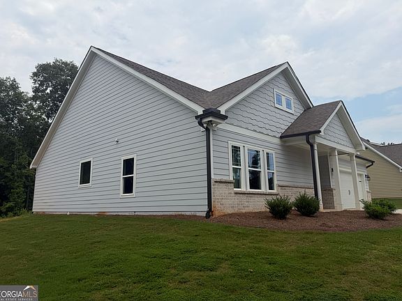 3rd image of 202 Railroad St