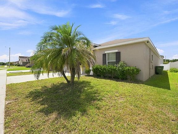 3rd image of 609 LUCERNE BOULEVARD